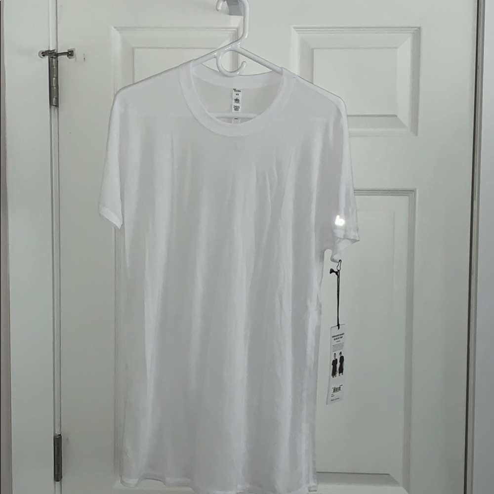 NWT Alo yoga dreamer short sleeve top.